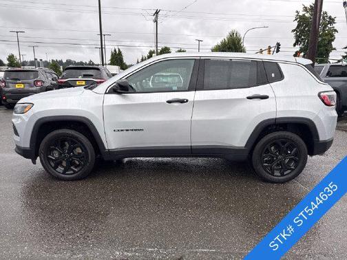 Silver Zynith Metallic Clearcoat 2025 Jeep Compass Sport