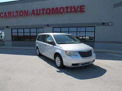 2008 Chrysler Town & Country LX