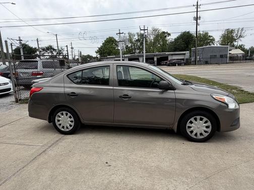 Space Gray Metallic 2015 Nissan Versa 1.6 SV