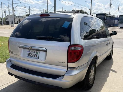 Titanium Silver Metallic 2007 Chrysler Town & Country Limited