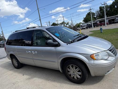 Titanium Silver Metallic 2007 Chrysler Town & Country Limited