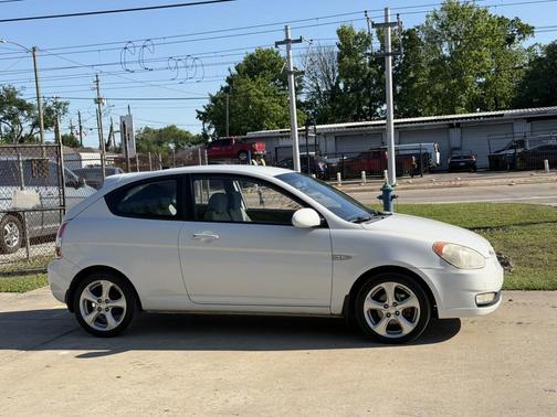 Pearl White 2009 Hyundai Accent SE
