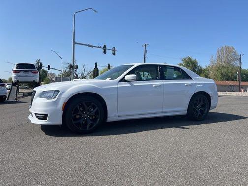 2023 Chrysler 300 Touring