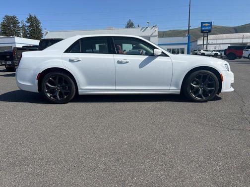 2023 Chrysler 300 Touring