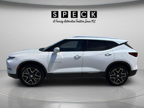 Iridescent Pearl Tricoat 2024 Chevrolet Blazer Premier