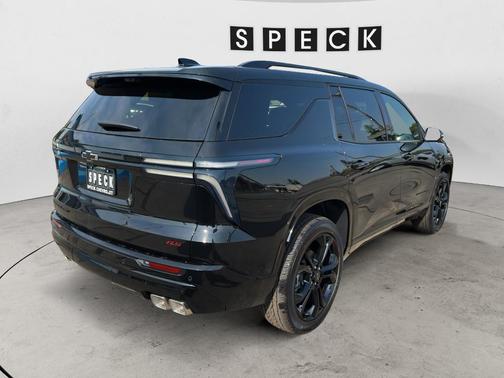 Mosaic Black Metallic 2027 Chevrolet Traverse RS