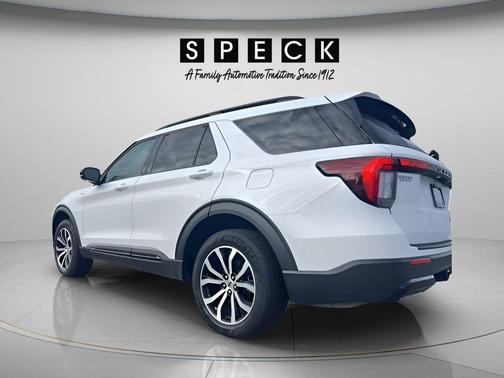 Star White Metallic Tri-Coat 2025 Ford Explorer ST-Line