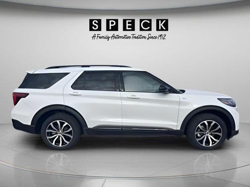 Star White Metallic Tri-Coat 2025 Ford Explorer ST-Line