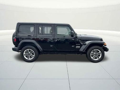 2023 Jeep Wrangler 4-Door Sahara