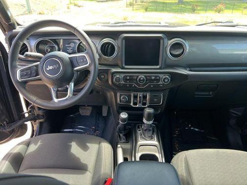 2023 Jeep Wrangler 4-Door Sahara