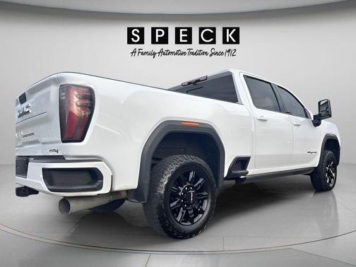 Summit White 2024 GMC Sierra 2500 AT4