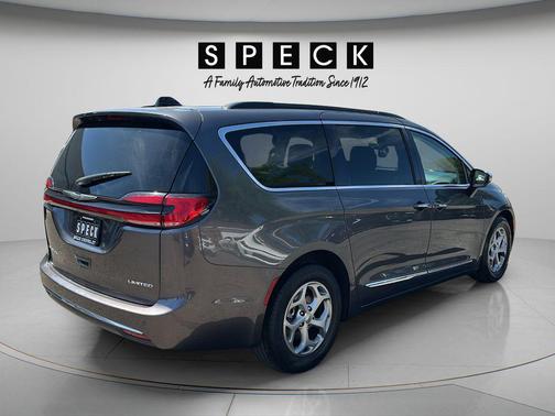 Granite Crystal Metallic Clearcoat 2023 Chrysler Pacifica Limited