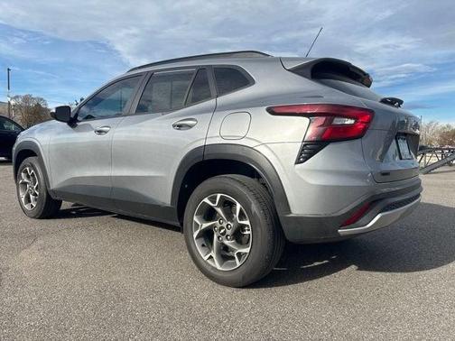 Sterling Gray Metallic 2025 Chevrolet Trax LT