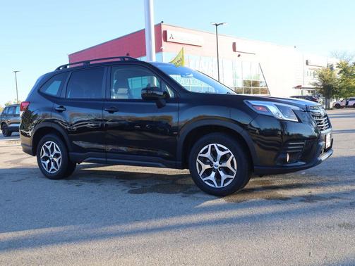 Crystal Black Silica 2023 Subaru Forester Premium