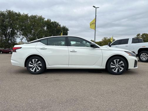 2024 Nissan Altima S FWD