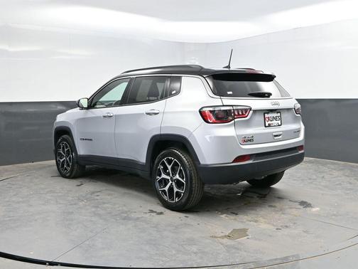 Silver Zynith Metallic Clearcoat 2025 Jeep Compass Limited