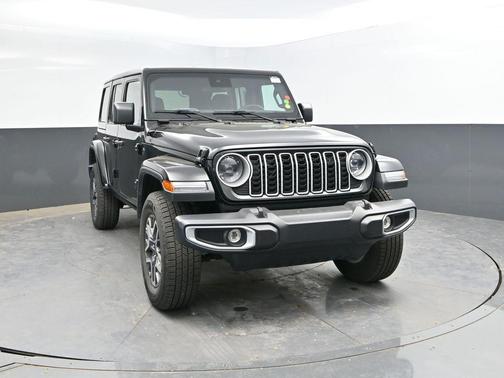 Black Clearcoat 2025 Jeep Wrangler 4-Door Sahara 4x4