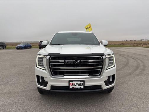 White Frost Tricoat 2023 GMC Yukon SLT