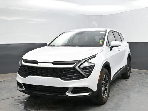 Glacial White Pearl 2025 Kia Sportage LX