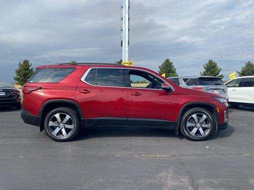 2022 Chevrolet Traverse LT Leather