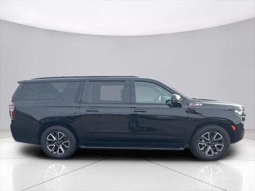 2022 Chevrolet Suburban 4WD Z71