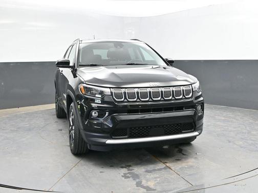 Diamond Black Crystal Pearlcoat 2022 Jeep Compass Limited