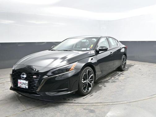 2025 Nissan Altima SR FWD