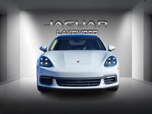 2017 Porsche Panamera 4