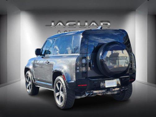 2024 Land Rover Defender V8
