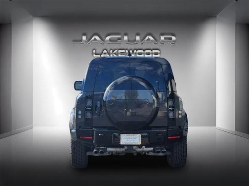 2024 Land Rover Defender V8