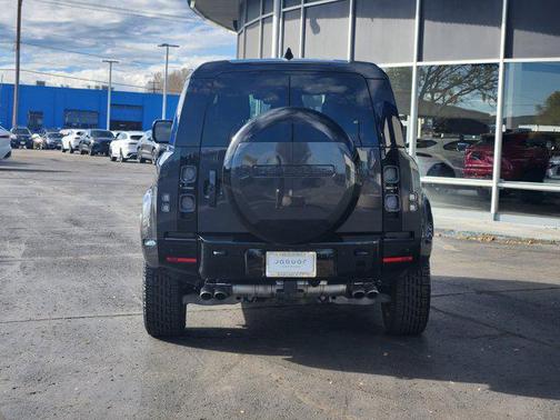 2024 Land Rover Defender V8