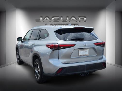 Celestial Silver Metallic 2021 Toyota Highlander XLE