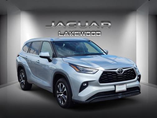 Celestial Silver Metallic 2021 Toyota Highlander XLE