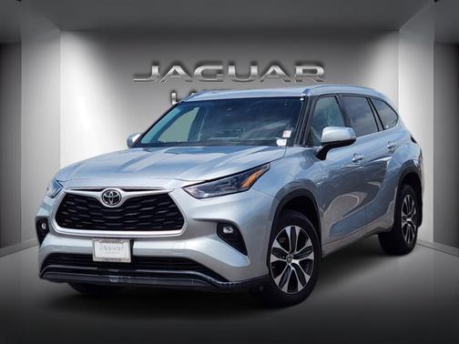 Celestial Silver Metallic 2021 Toyota Highlander XLE