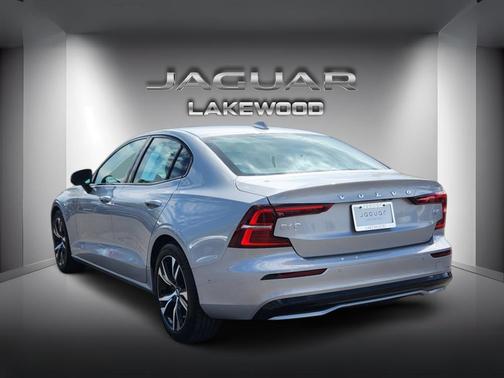 Silver Dawn Metallic 2024 Volvo S60 B5 Plus Dark Theme