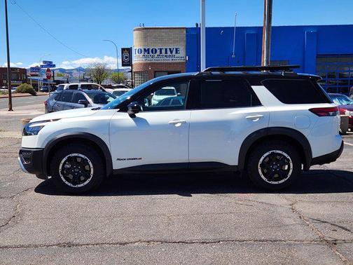 Pearl White Tricoat/Super Black 2024 Nissan Pathfinder Rock Creek 4WD