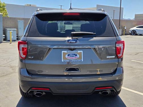 Magnetic Metallic 2018 Ford Explorer XLT
