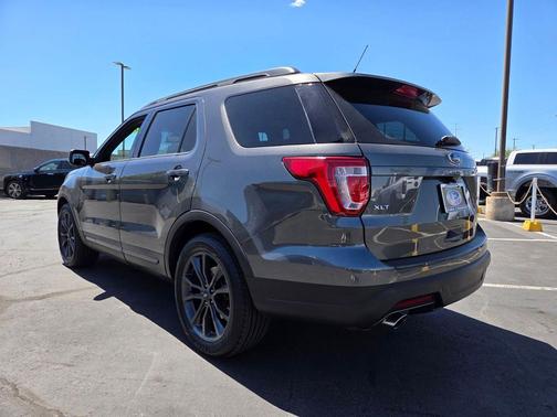 Magnetic Metallic 2018 Ford Explorer XLT