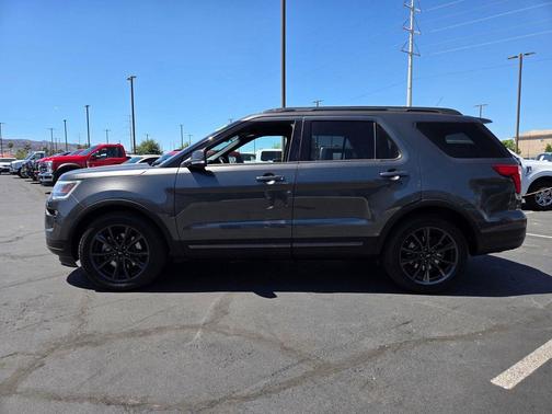 Magnetic Metallic 2018 Ford Explorer XLT