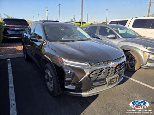 Mosaic Black Metallic 2025 Chevrolet Trax LT