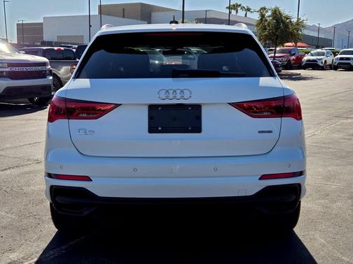 Arkona White 2024 Audi Q3 Premium 45 TFSI S line quattro Tiptronic