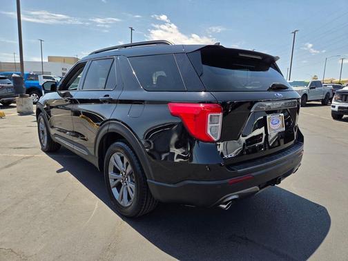 Agate Black Metallic 2022 Ford Explorer XLT