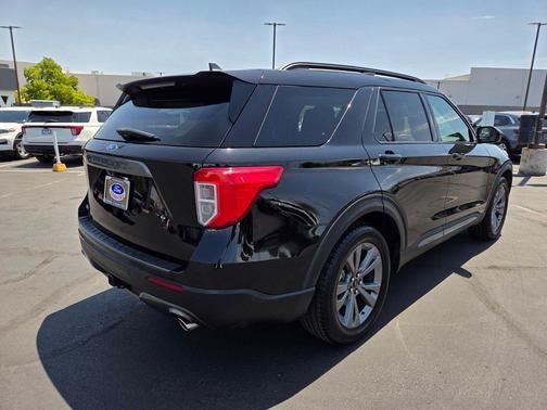Agate Black Metallic 2022 Ford Explorer XLT
