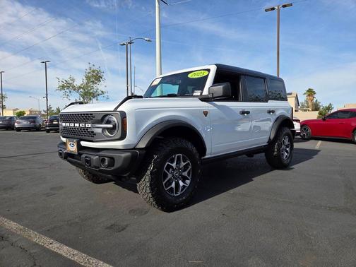 Oxford White 2025 Ford Bronco Badlands