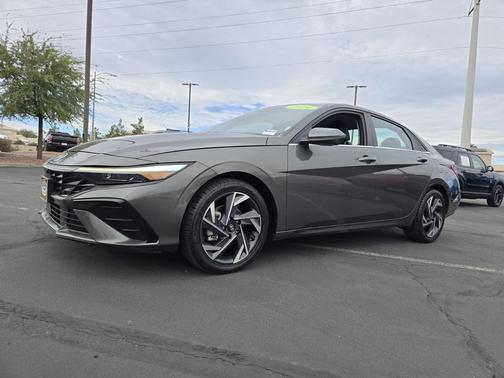 2024 Hyundai ELANTRA Limited