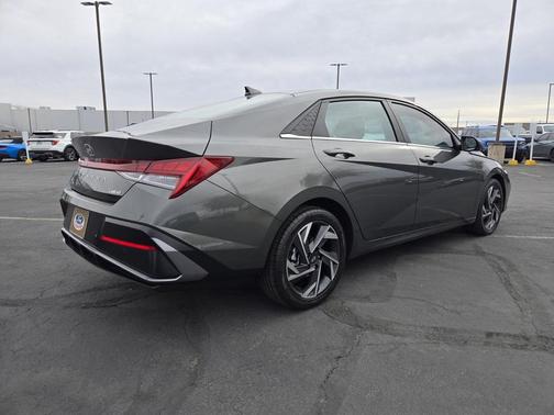 2024 Hyundai ELANTRA Limited