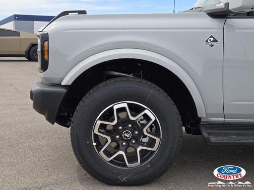Avalanche Gray 2026 Ford Bronco Outer Banks