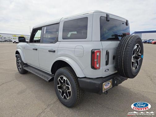 Avalanche Gray 2026 Ford Bronco Outer Banks