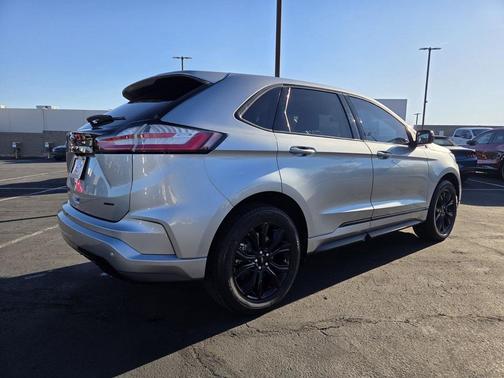 2023 Ford Edge SE