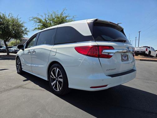 White Diamond Pearl 2019 Honda Odyssey Elite